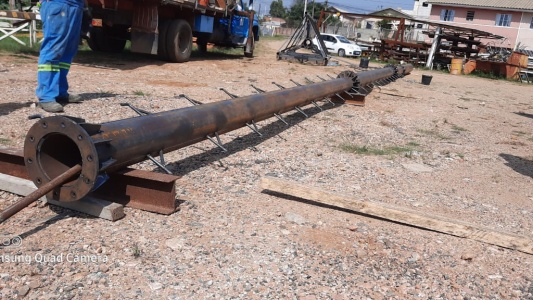 Pre-montagem de tubulão para torre de telecom